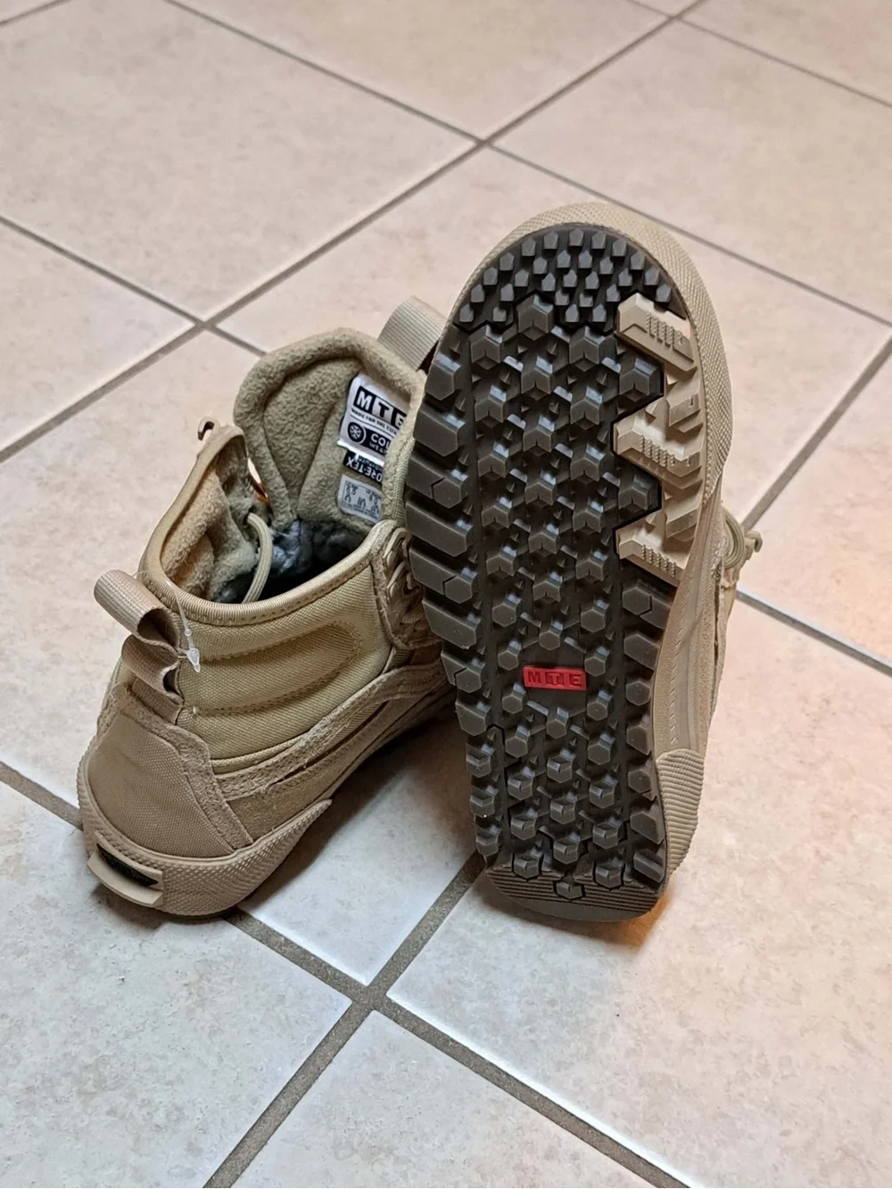 Vans MTE Sk8-Hi Gore-Tex Boots - Women's size 8 / Men's size 6.5